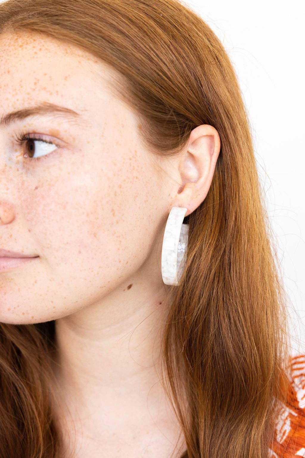 White Shell Medium Ashley Hoop