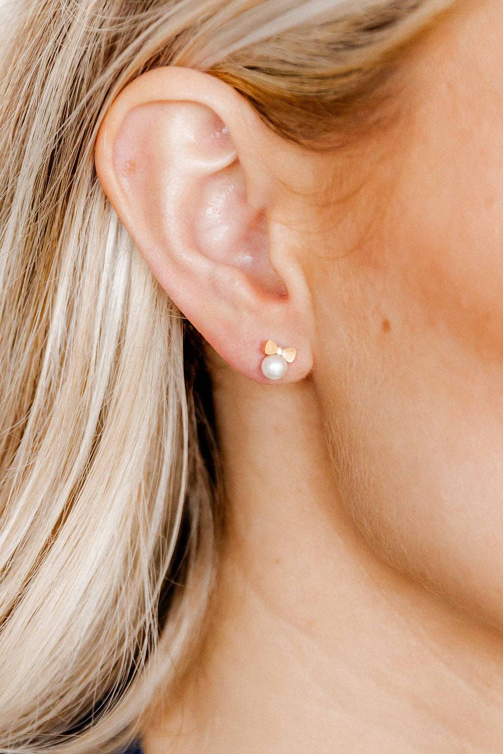 Heidi Pearl Bow Screwback Stud Earrings
