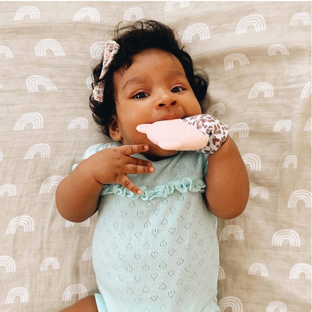 Highland Cow Itzy Mitt™ Silicone Teething Mitts