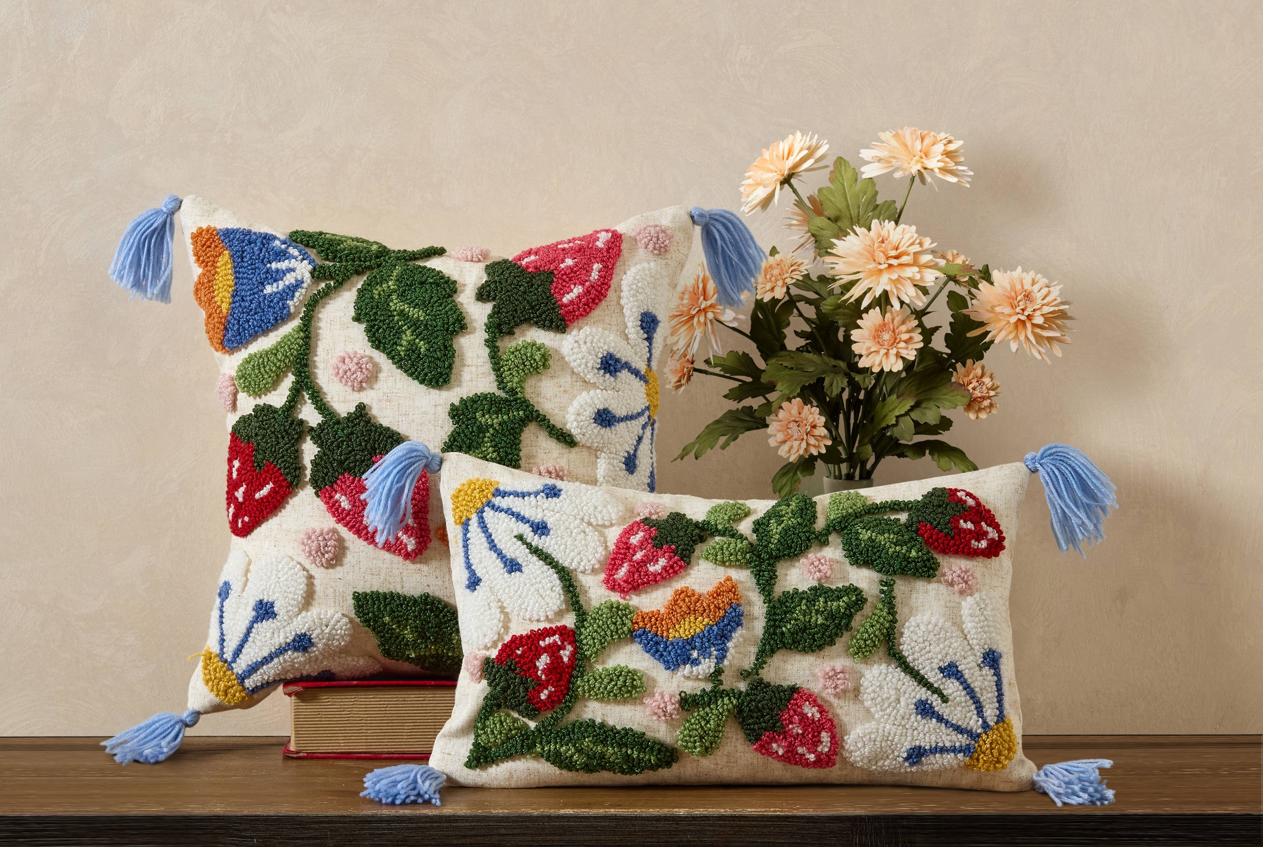 Strawberry Floral w/Tassels Pillow