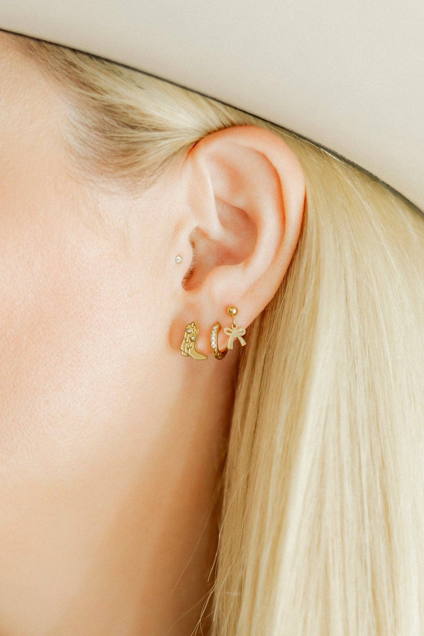 Daisy Cowgirl Boot Screwback Stud Earrings