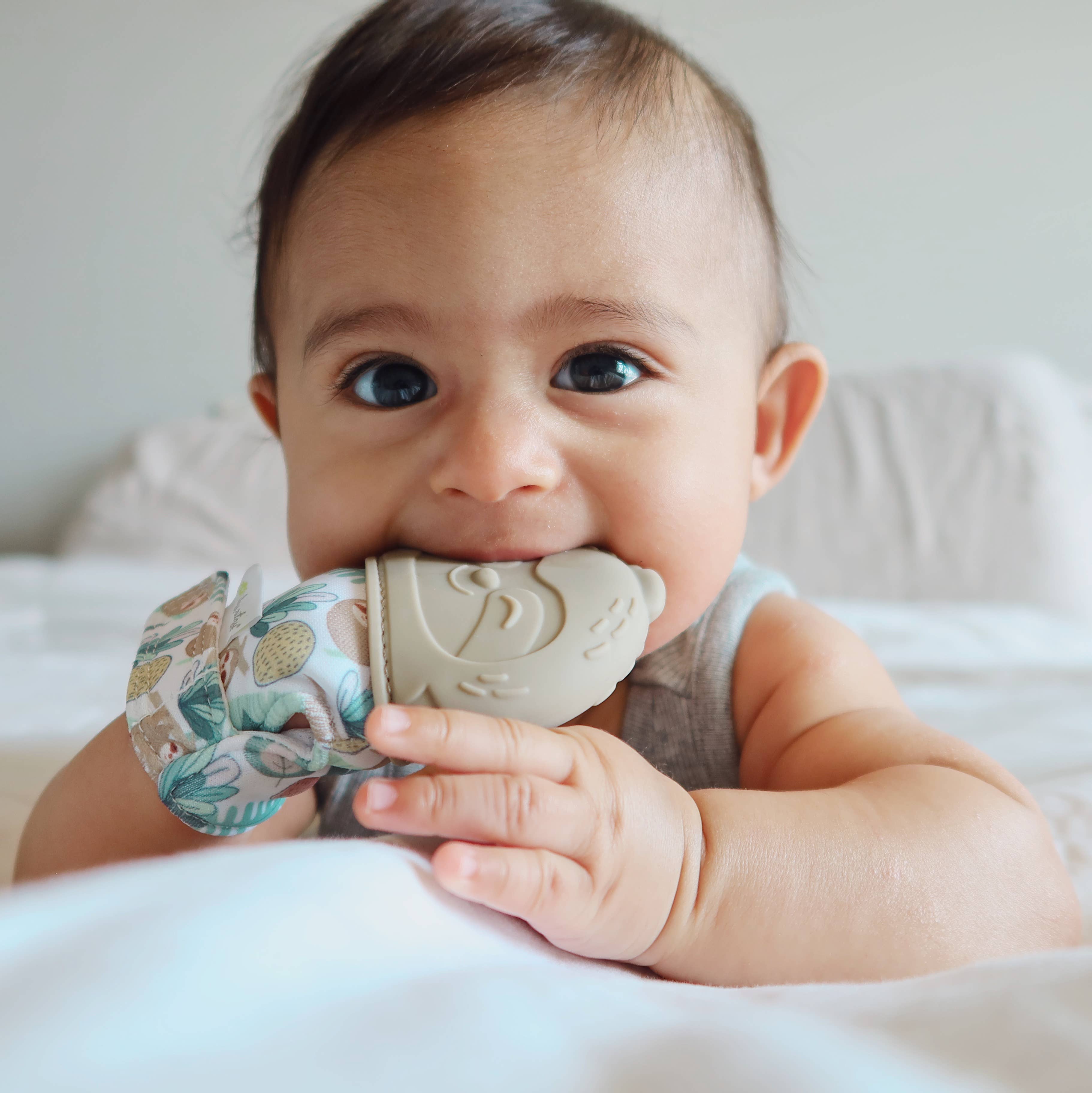 Highland Cow Itzy Mitt™ Silicone Teething Mitts