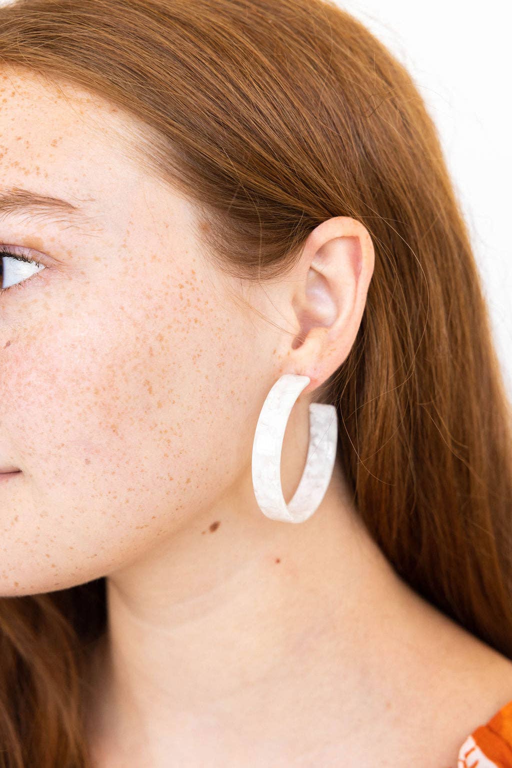 White Shell Medium Ashley Hoop