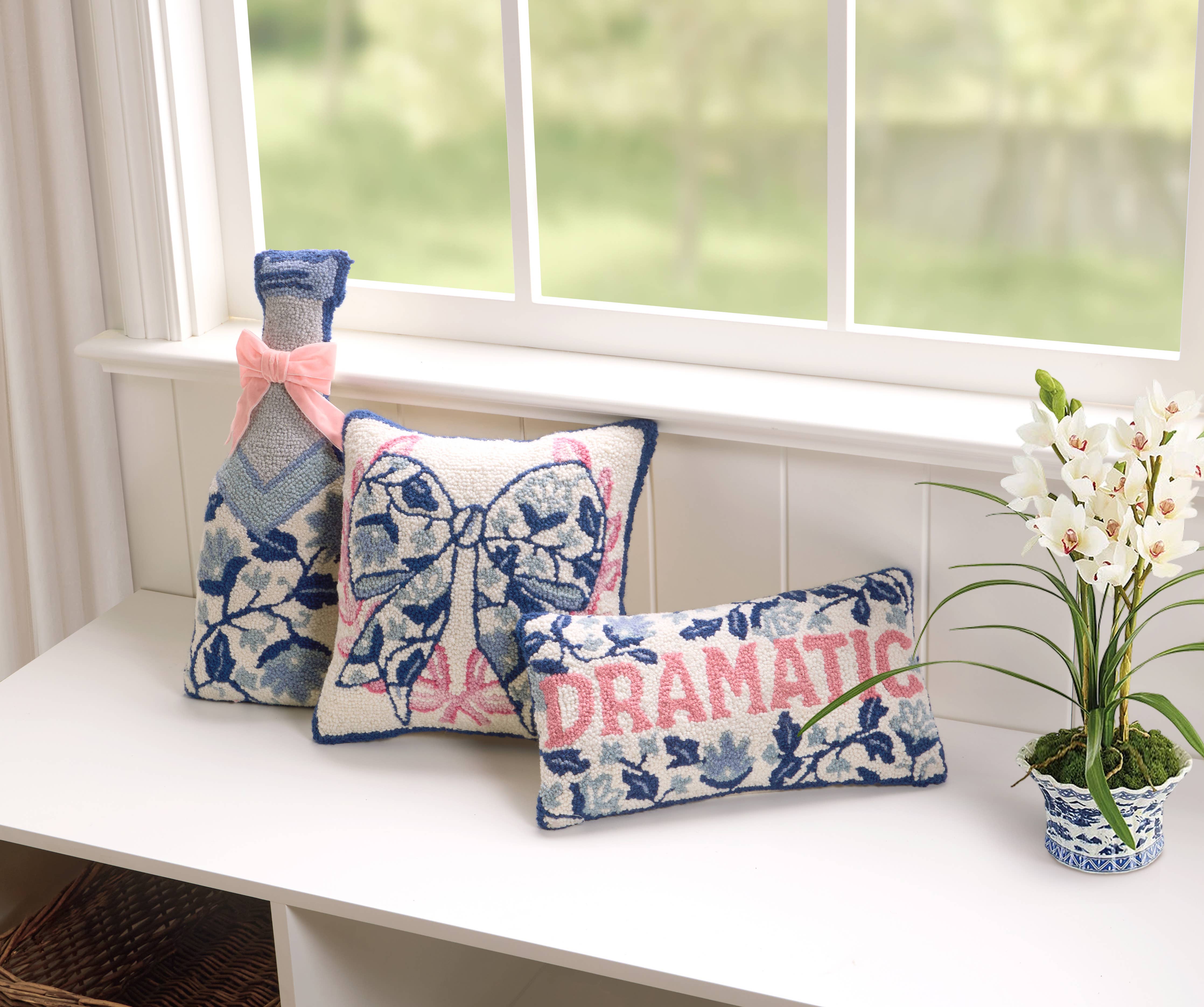 Chinoiserie 'Dramatic' Pillow