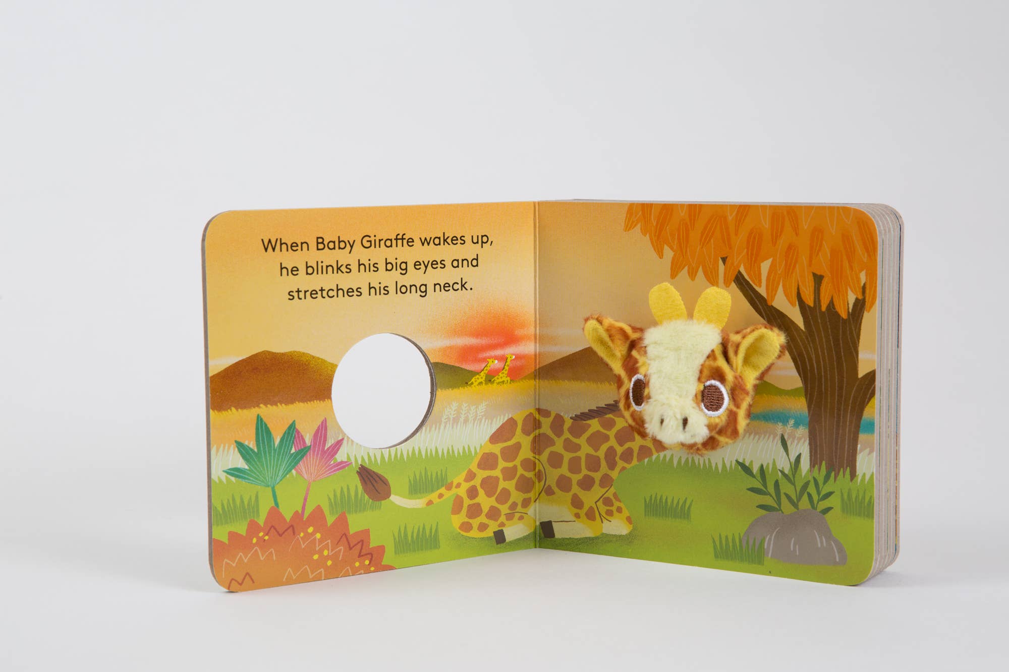Baby Giraffe: Finger Puppet Book