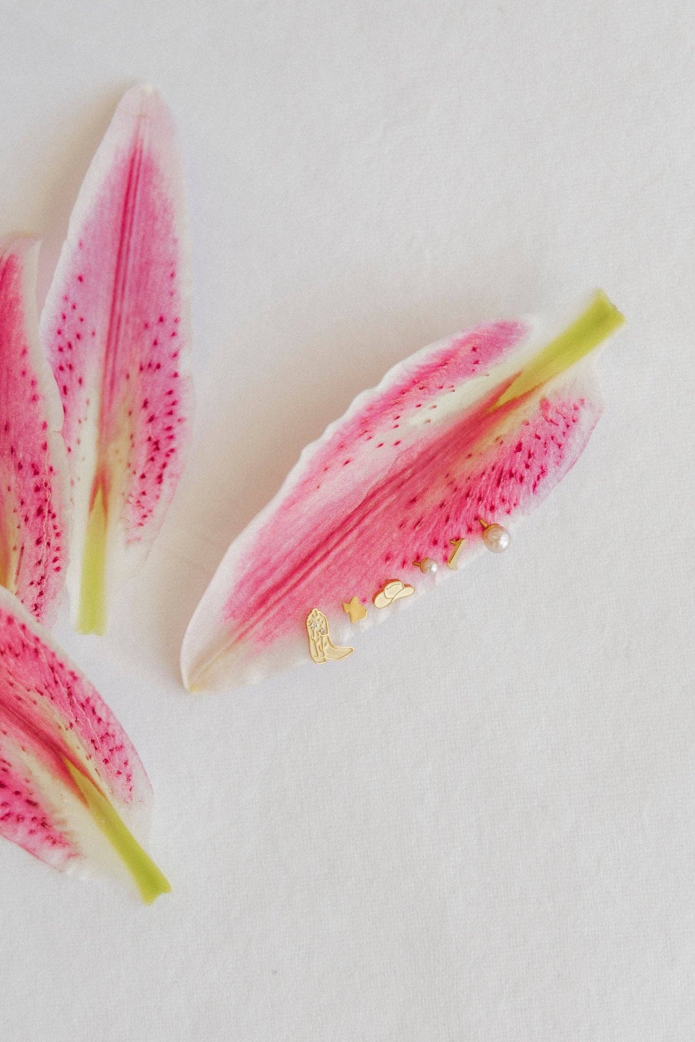 Daisy Cowgirl Boot Screwback Stud Earrings