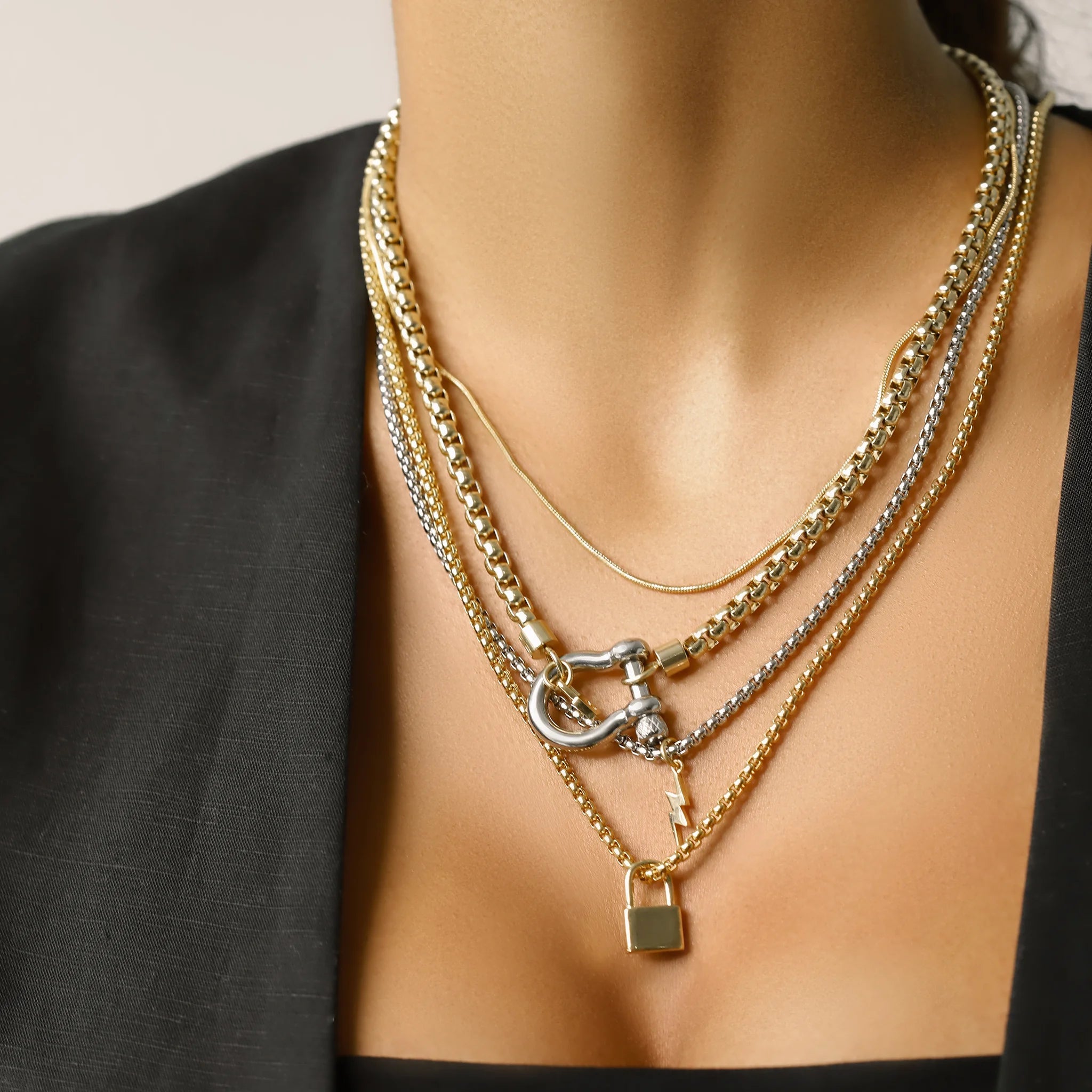 Herradura Lock Layered Necklace Set