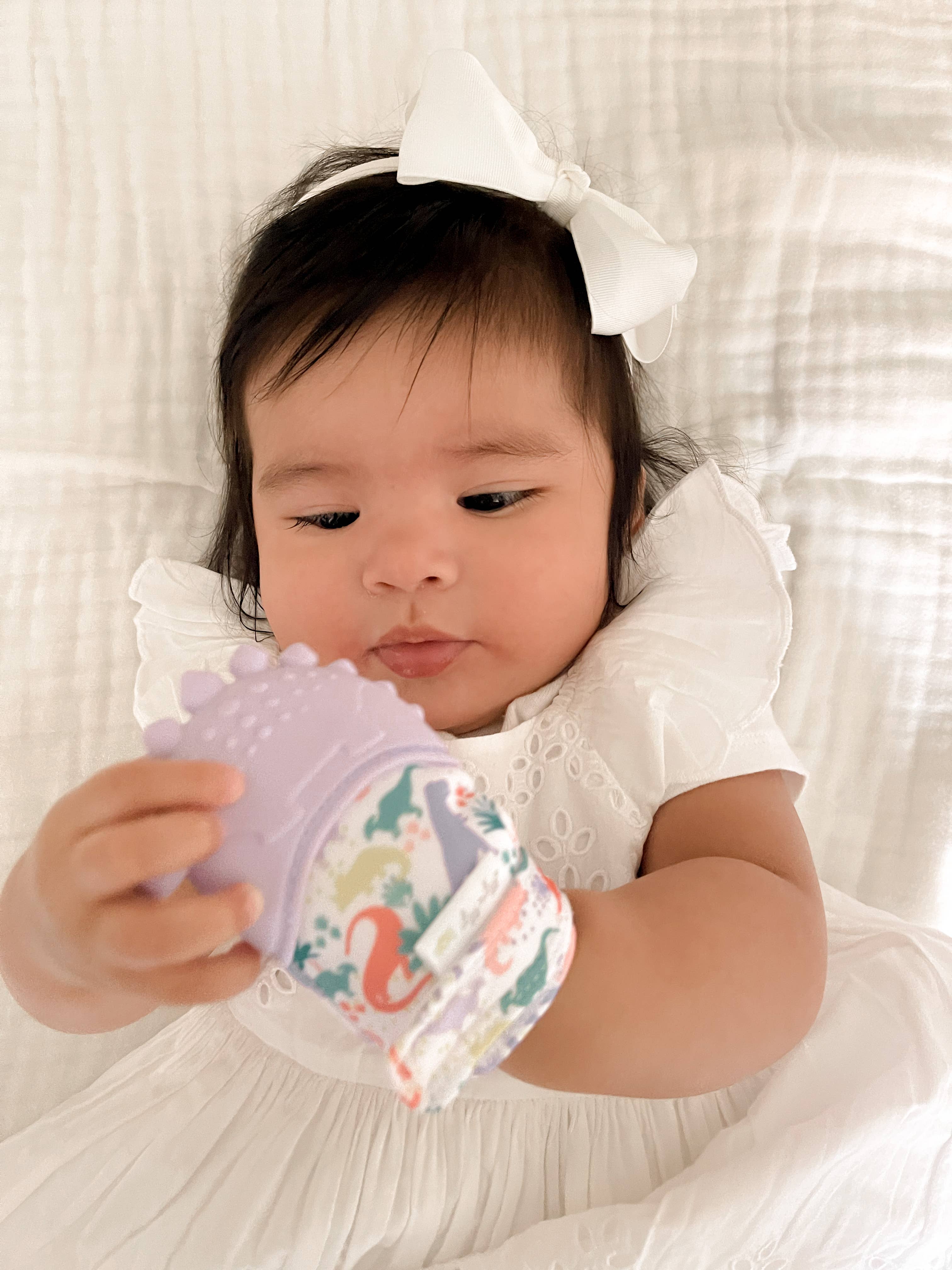 Highland Cow Itzy Mitt™ Silicone Teething Mitts