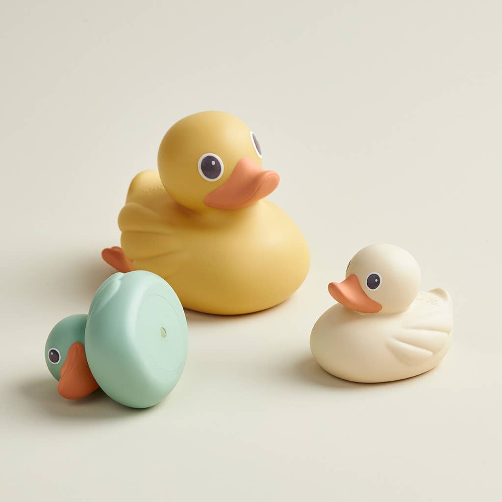 Itzy Ducky Family™ Bath + Water Table Toys
