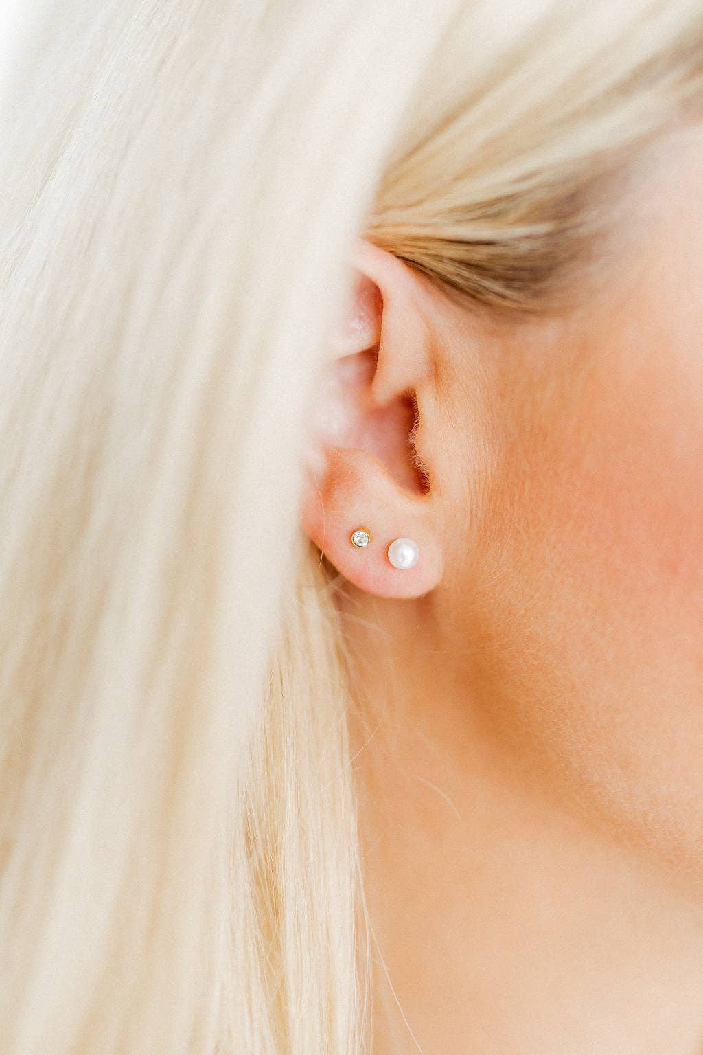 Payton 5mm White Pearl Screwback Stud Earrings