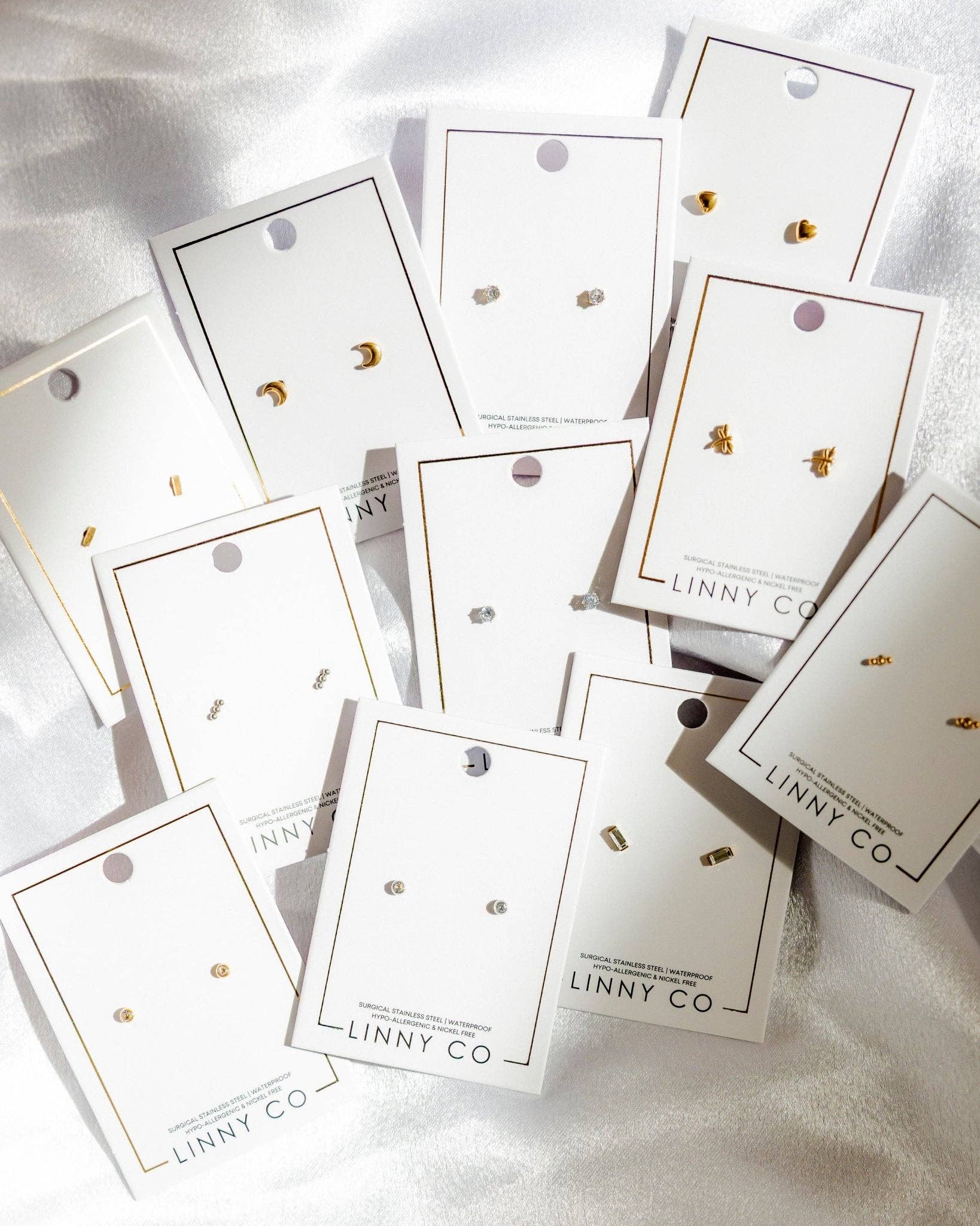 Micro Helen Silver Screwback Stud Earrings