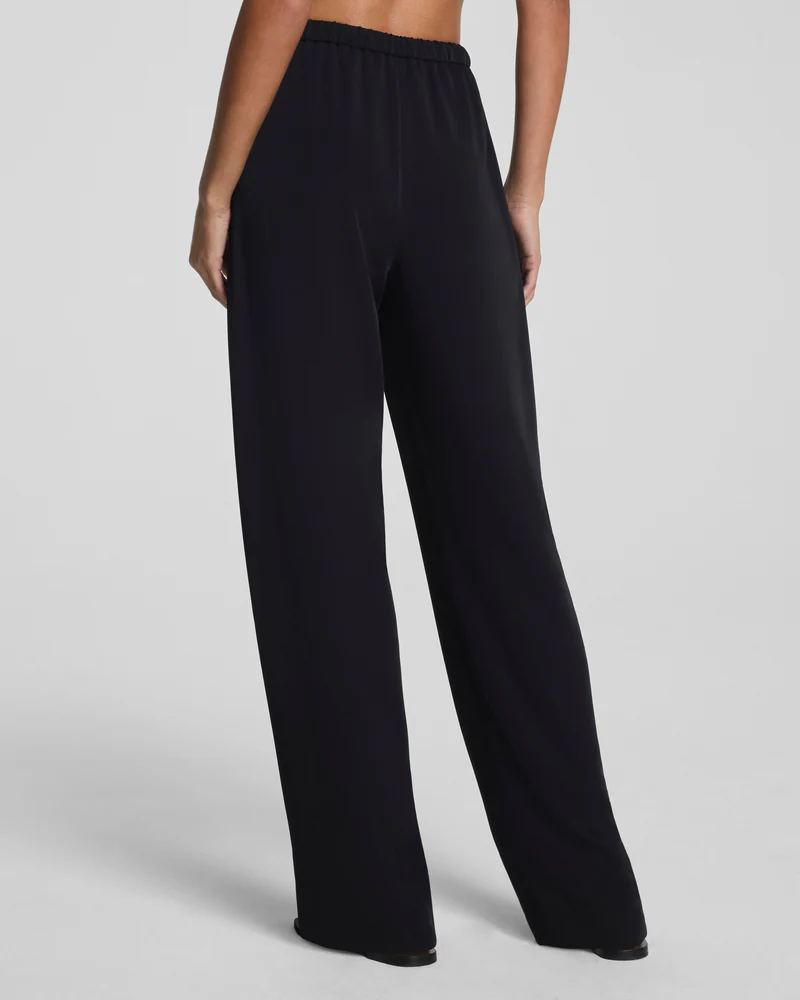 Spanx®  CarryOn Straight Leg Pant in Black