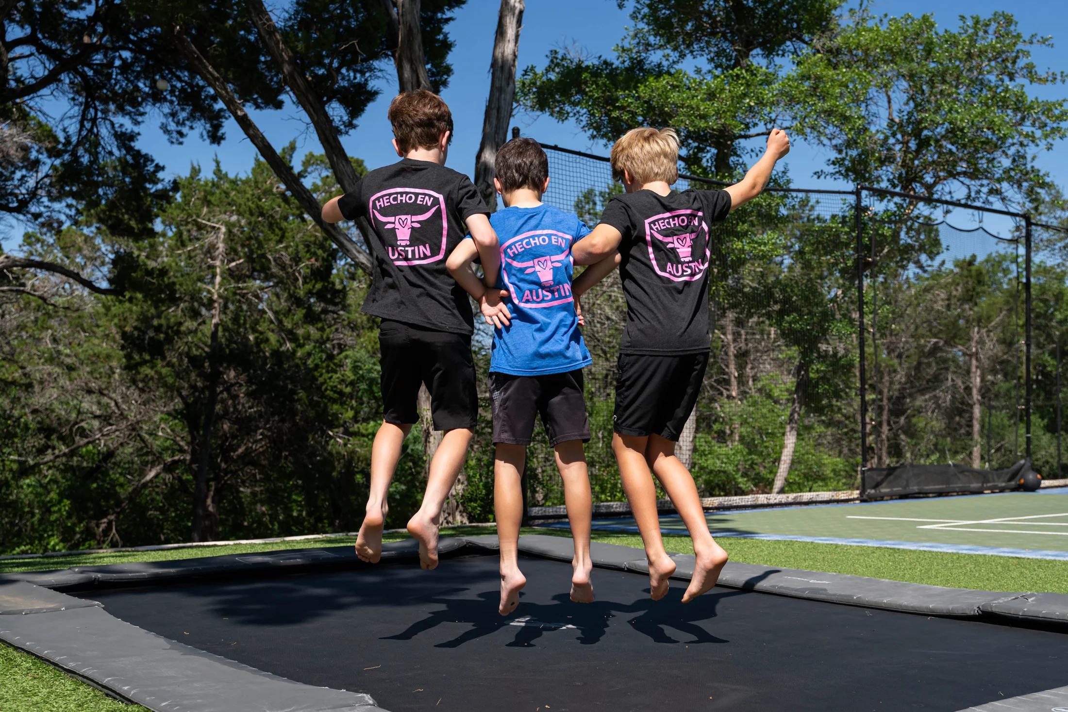 Kids' 'Hecho en Austin' Tee in Royal/Pink